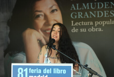 Las dos versiones de por qué García Montero y Almudena Grandes llamaron a su hija Elisa