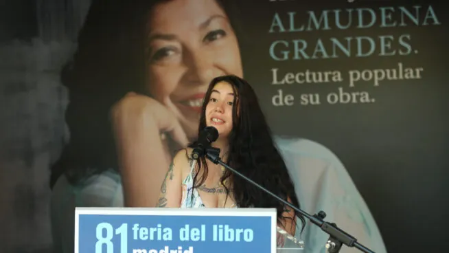 Las dos versiones de por qué García Montero y Almudena Grandes llamaron a su hija Elisa