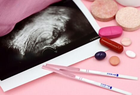 Estos son los apoyos que necesita el Gobierno para incluir el aborto en la Constitución