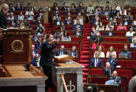 La Asamblea Nacional francesa descarta debatir la moción que pedía el cese de Macron