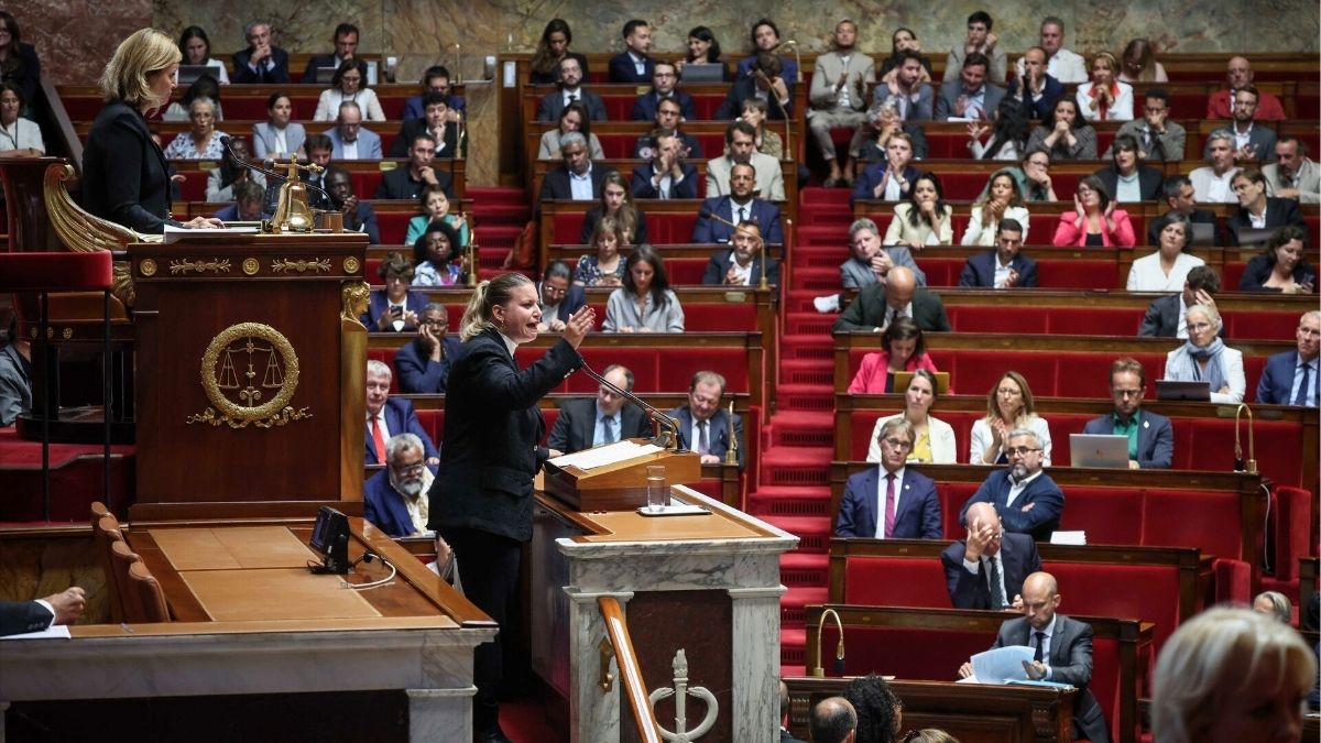 La Asamblea Nacional francesa descarta debatir la moción que pedía el cese de Macron