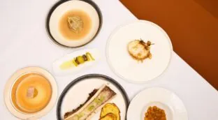 Así se prepara el cocido más caro de España: el secreto está en el tiempo de cocción