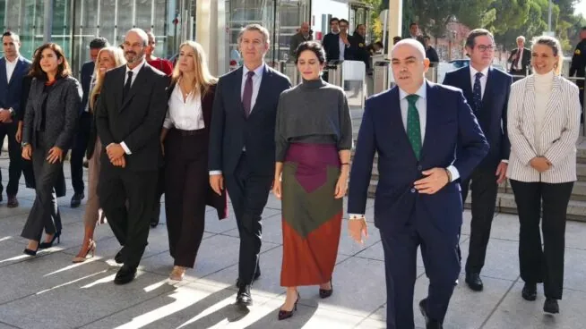 Feijóo critica que no se pase «ni media» a los autónomos y haya «maletines por ministerios»