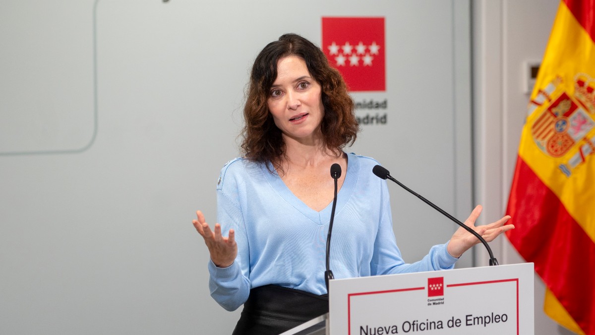 Ayuso rechaza las lecciones «de machito» de Sánchez sobre el aborto