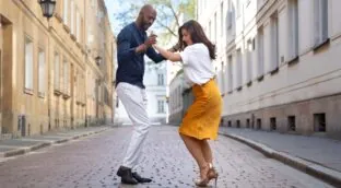 Más que el yoga o que caminar: cómo bailar puede ser un ejercicio antidepresivo