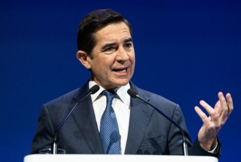 Guerra de cifras en la OPA: BBVA prevé tener el 70% del Sabadell, que rebaja el cálculo al 30%