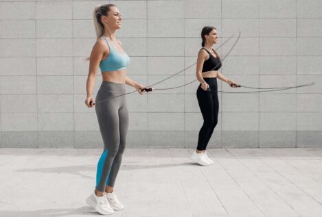 Más que un juego de niños: los beneficios de volver a saltar a la comba para tu salud