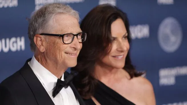 Bill Gates celebra sus 70 años divorciado, con una novia discreta y una fortuna menguante