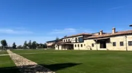 La bodega inspirada en Castilla y construida con materiales de un pazo gallego