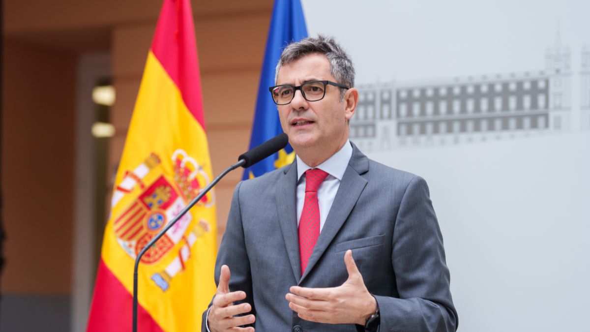 Bolaños dice que siguen dialogando con Junts para lograr acuerdos y que la legislatura avance