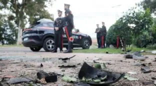 Un periodista italiano amenazado por la mafia sufre un atentado con una bomba en su coche