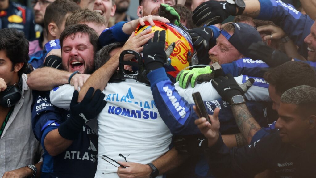 carlos sainz podio