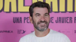 La moderna casa de Arturo Valls en Madrid tiene una decoración cálida y mucho color