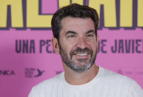 La moderna casa de Arturo Valls en Madrid tiene una decoración cálida y mucho color