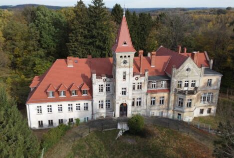 El castillo de Polonia que cuesta menos de 400.000 euros y tiene 14.000 m²