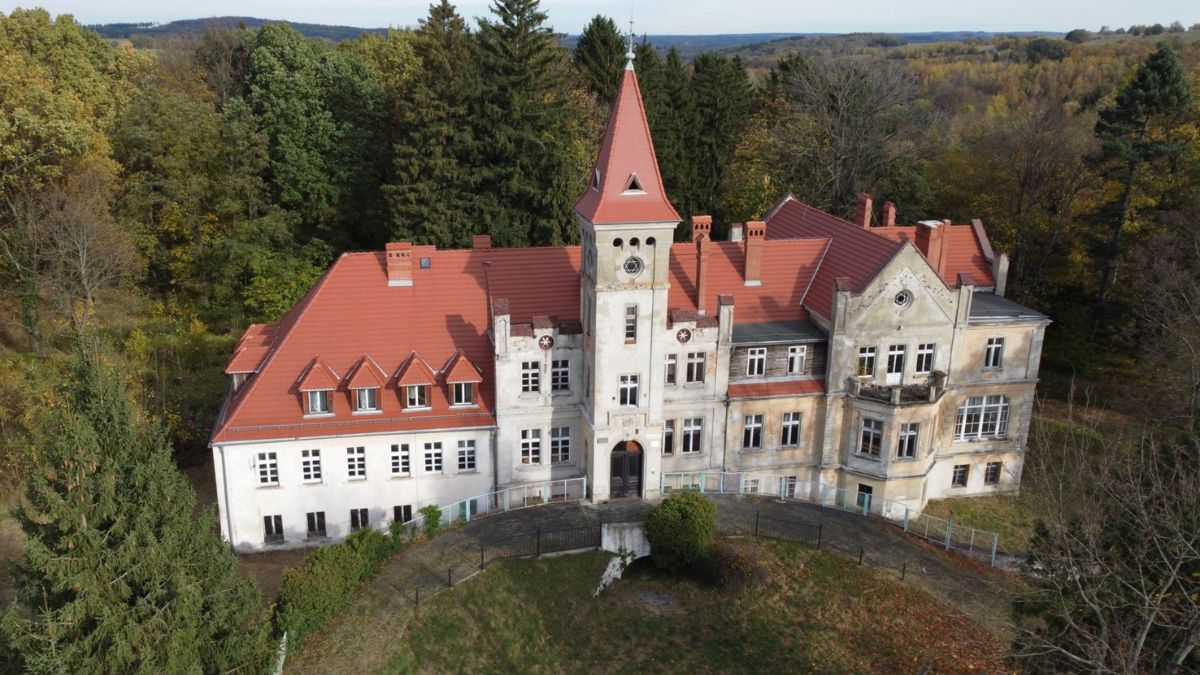 El castillo de Polonia que cuesta menos de 400.000 euros y tiene 14.000 m²