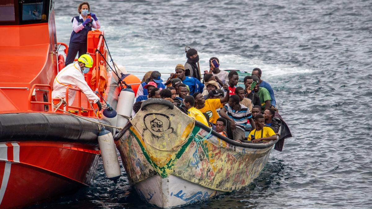 El Gobierno solo ha trasladado a 38 menores inmigrantes desde Canarias en tres meses