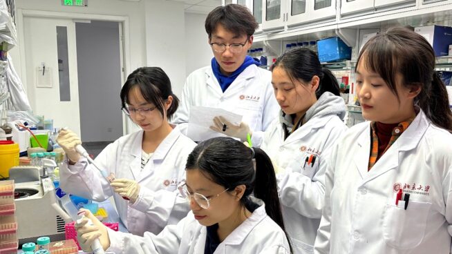 AstraZeneca, GSK y Pfizer lideran una nueva ola de acuerdos con biotecnológicas chinas