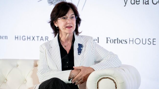 Las aerolíneas se encomiendan a la CNMC para que frene el 'tasazo' de AENA