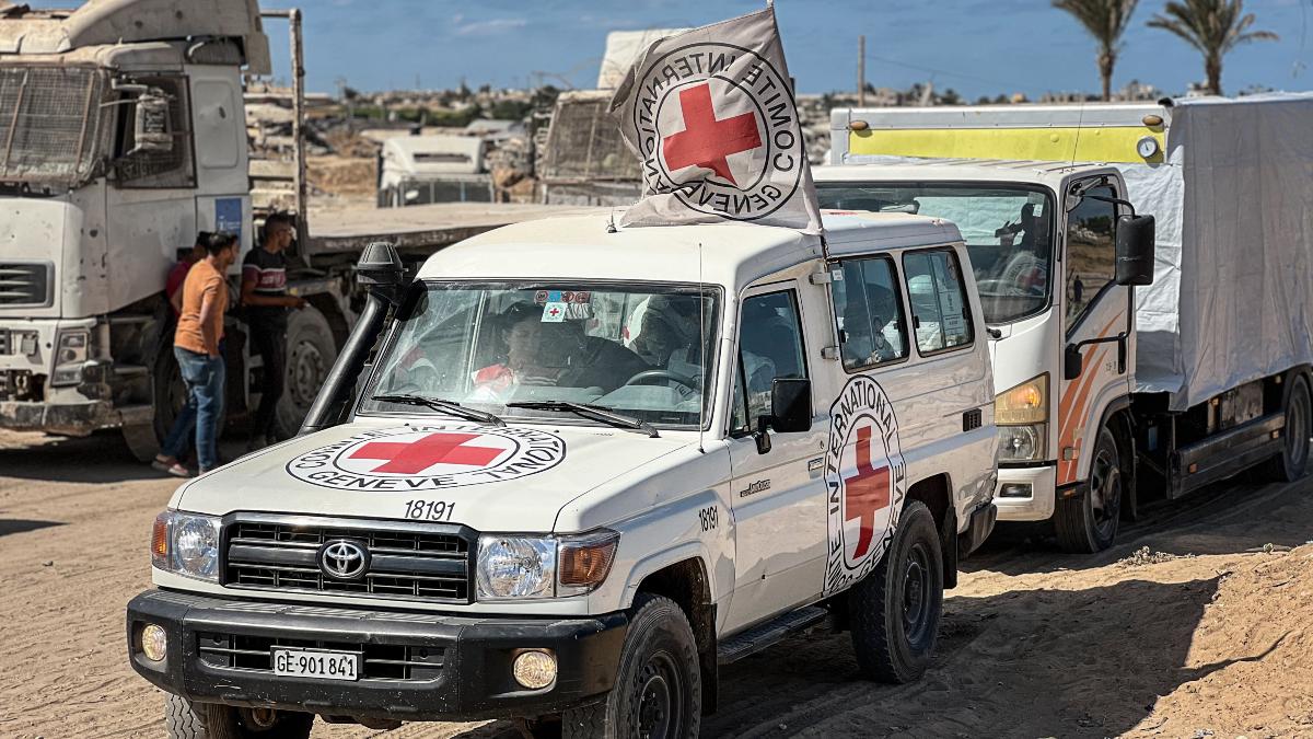 El Ejército israelí confirma que Cruz Roja está en camino de los cuerpos de otros dos rehenes