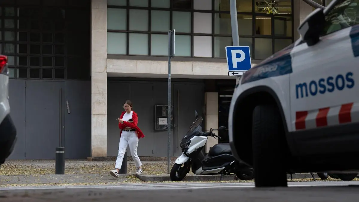 Roban a un conductor un reloj de 35.000 euros cuando esperaba en un semáforo en Barcelona