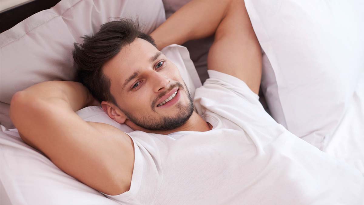 Cuatro hábitos matutinos para despertar con más energía, según la Dra. Deborah Lee