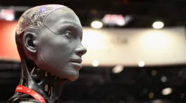 Granada planea incorporar un robot policial humanoide para reforzar el control del tráfico