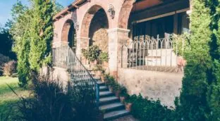 El cortijo que está a 50 minutos de Málaga perfecto para vivir: 587m² y 900.000 euros