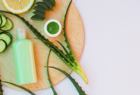 Los cosméticos con ingredientes comestibles que llevan la despensa a tu neceser