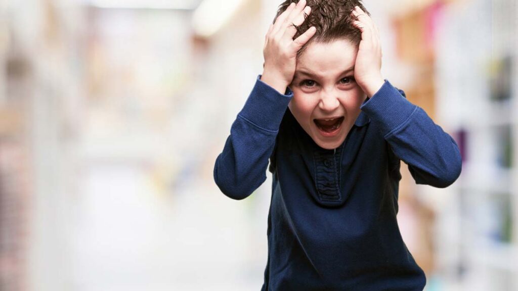 crisis-nerviosa-infantil-nino-pequeno