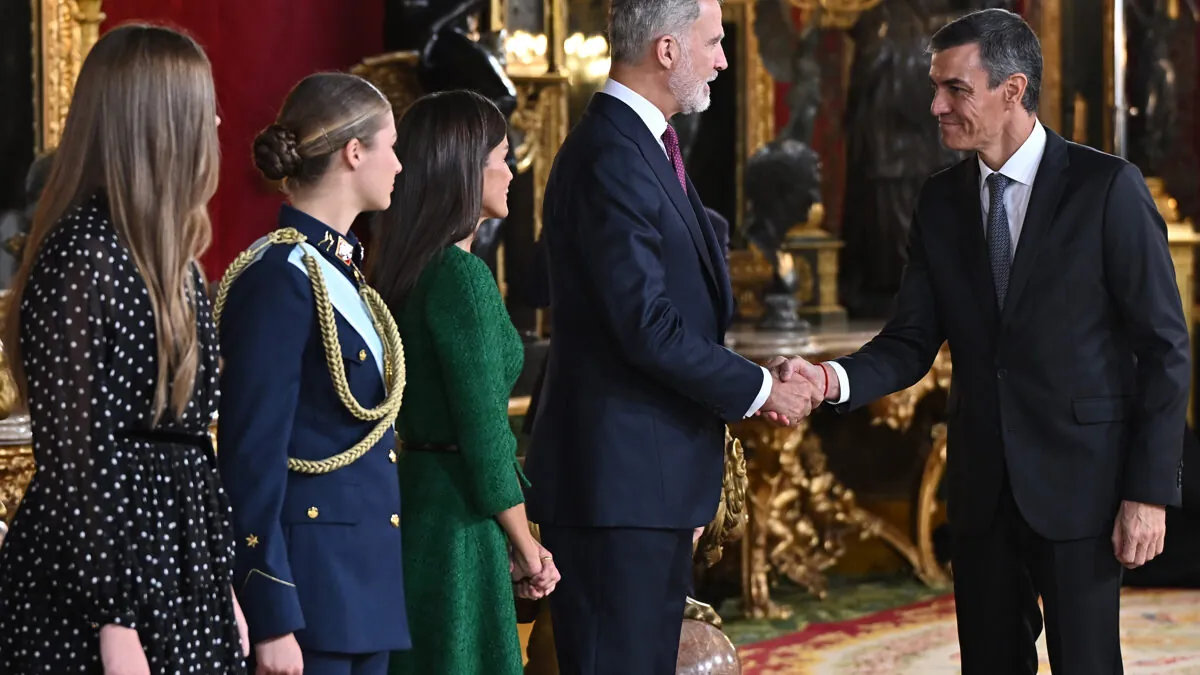 Sánchez rehúye a la prensa y el fiscal general se ausenta de la recepción oficial por el 12-O