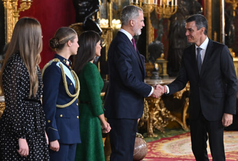 Sánchez rehúye a la prensa y el fiscal general se ausenta de la recepción oficial por el 12-O