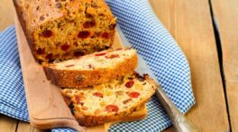 Barmbrack: el pan irlandés de Halloween que parece un panettone con frutas escarchadas