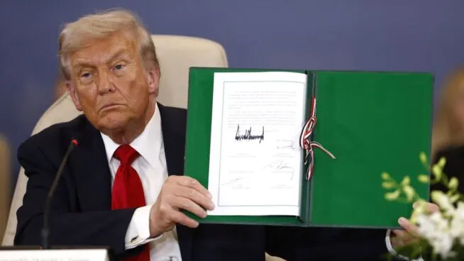 Trump y los mediadores firman el acuerdo de paz para poner fin a la guerra de Gaza