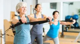 Cinco ejercicios de pilates para fortalecer los músculos sin dañar la circulación a los 60 años