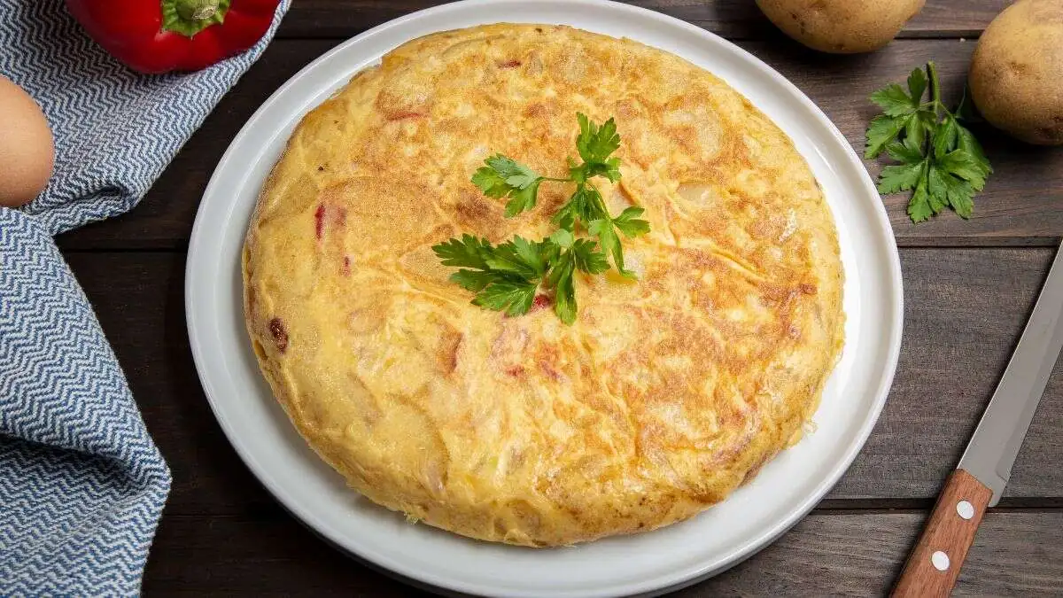 El truco de mi abuela para salar la tortilla de patata cuando le queda sosa