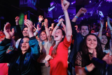 Los socioliberales encabezan las elecciones de Países Bajos, según sondeos a pie de urna