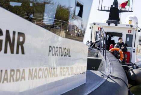 Muere un agente portugués tras un impacto con una narcolancha en el Guadiana