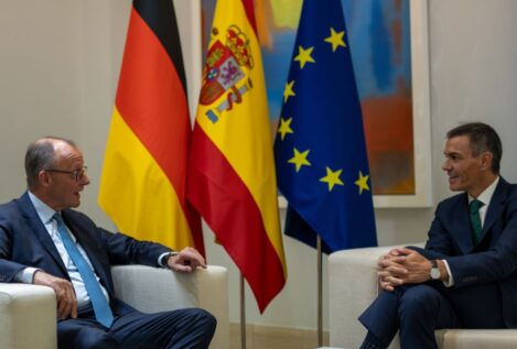Sánchez logra que Merz negocie la oficialidad del catalán en la UE tras la amenaza de Junts