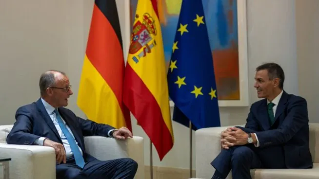 Sánchez logra que Merz negocie la oficialidad del catalán en la UE tras la amenaza de Junts