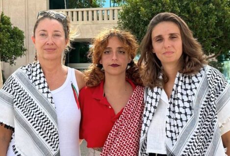 La española Reyes Rigo y otros cinco miembros de la segunda flotilla a Gaza aterrizan en Madrid