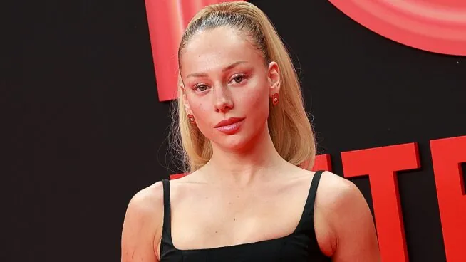 El 'amigo especial' de Ester Expósito que sale a relucir tras su vídeo viral con Gabriel Rufián