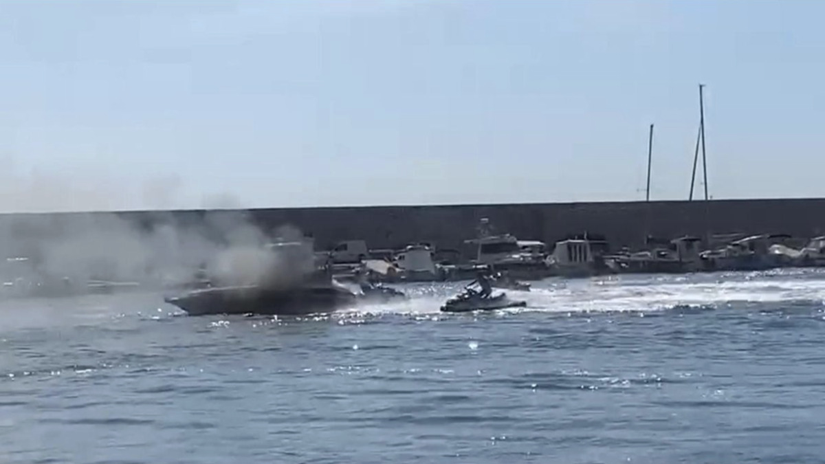 Ocho heridos tras la explosión de un barco en el puerto deportivo de Fuengirola (Málaga)