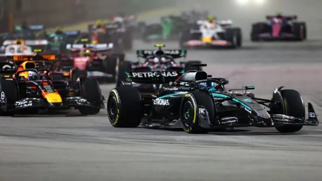 Russell arrasa en Singapur: McLaren se corona campeón y heroicidad de Alonso y Sainz