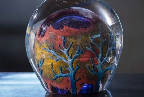 La Fábrica de Cristales de La Granja expone una colección en vidrio de doce artistas