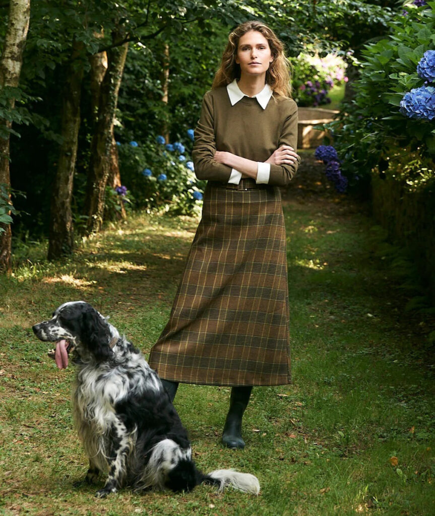 Falda midi con cuadros tartán de la firma Byan