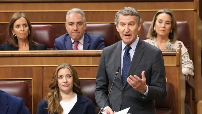Feijóo critica que Ábalos siga de diputado votando lo que dicta Sánchez