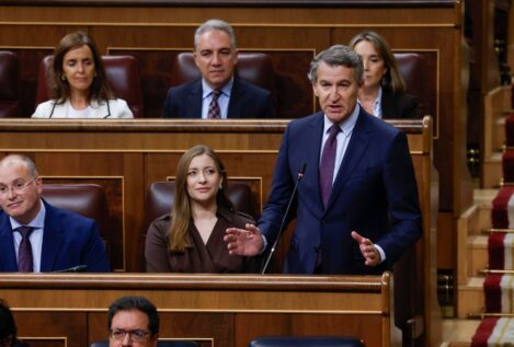 Feijóo asegura que en España solo viven mejor «los que iban en el Peugeot» con Sánchez