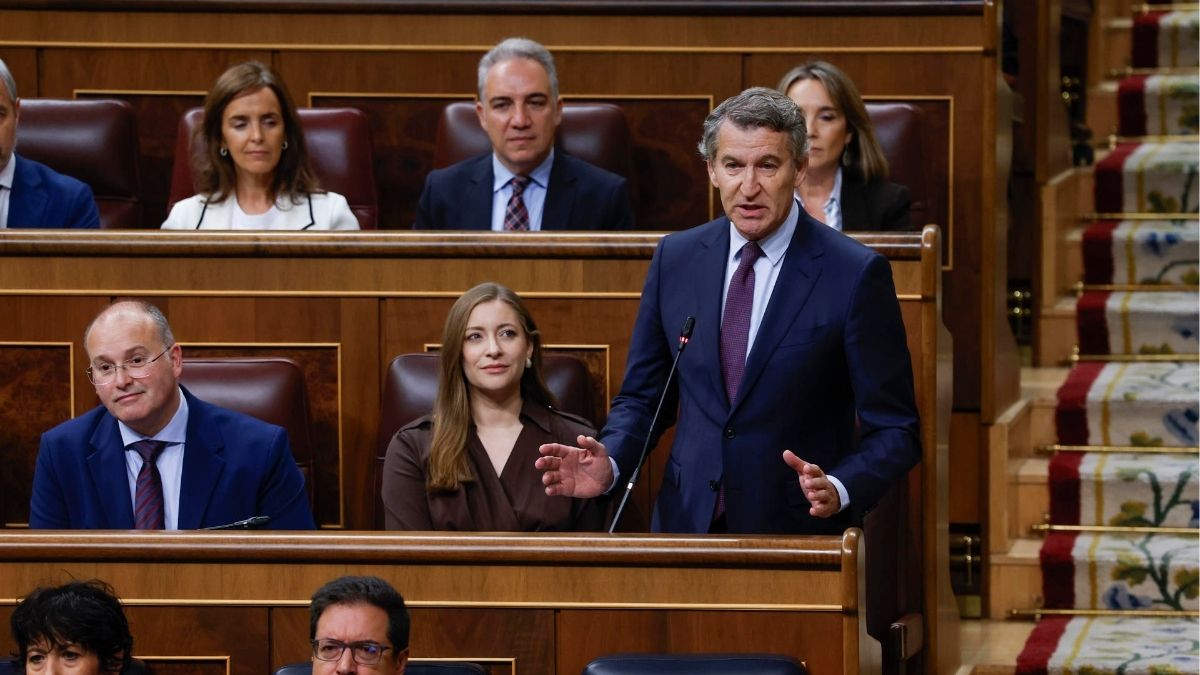 Feijóo asegura que en España solo viven mejor «los que iban en el Peugeot» con Sánchez