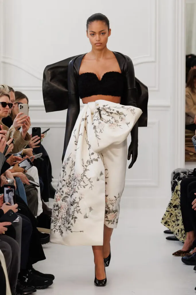 Falda blanca con print floral de Givenchy